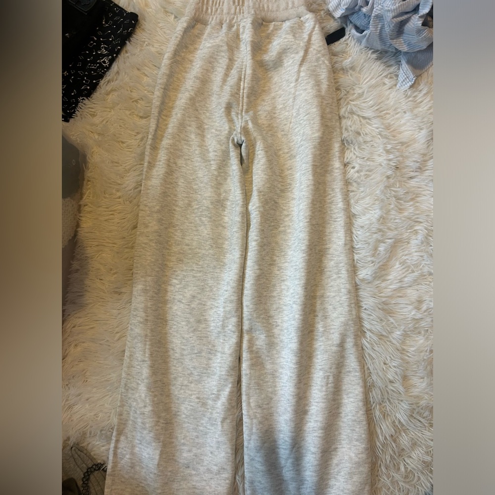 KAWAII cat sweater and straight legged sweatpants - Picture 2 of 2